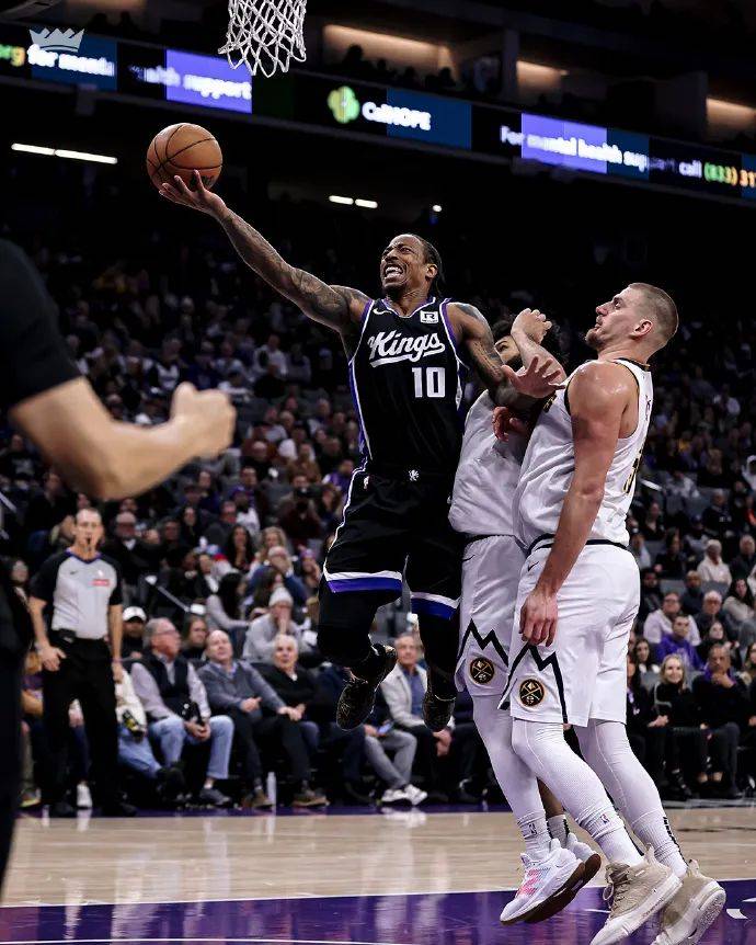 国王复出首战，连续三场30+状态火爆，威少成为焦点！的简单介绍